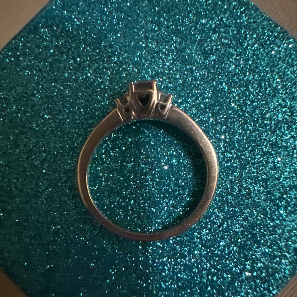 Diamond ring - Picture 2 of 2